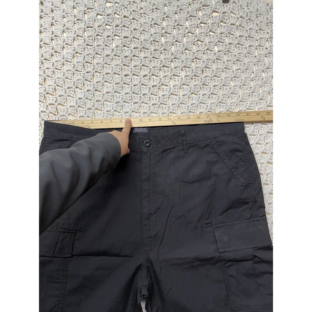 Levi's Khaki Carrier Cargo Shorts Mens Size 40 Black Ripstop Hiking Chino Casual